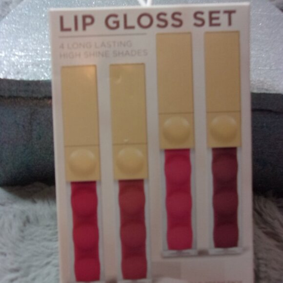 M-53 NEW IN PACKAGE 4 LONG LASTING LIP GLOSS SET - Picture 1 of 9